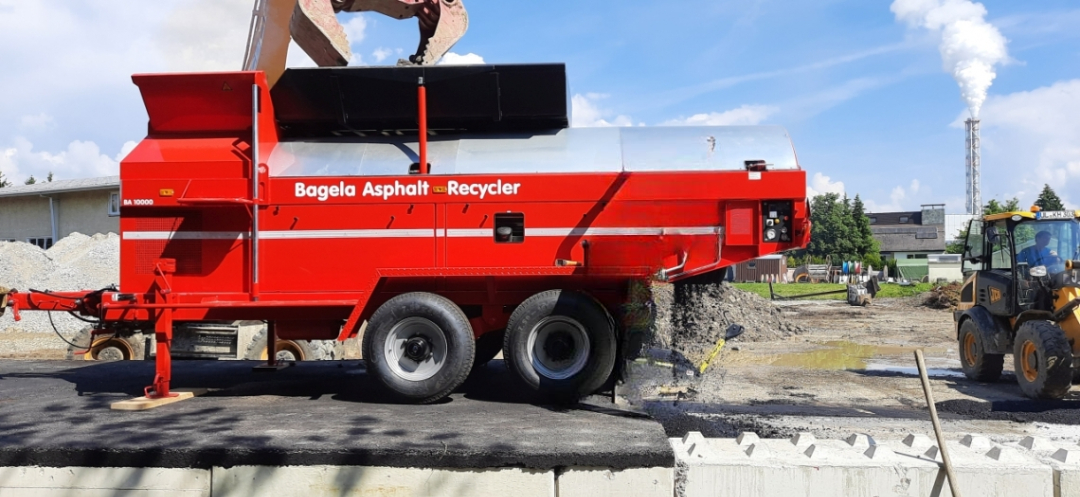 Recycleur d'asphalte Le recycleur d'asphalte va recycler les gravats d'asphalte pour créer une nouvelle couche de fondation sur la chaussée rompu.